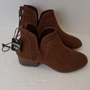 Arizona Jean Company Brown Ankle Booties